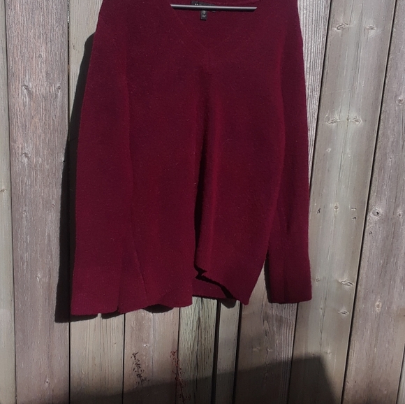 Size XS Banana Republic Maroon Burgundy V Neck Sweater Merino Wool Alpaca - Picture 9 of 15